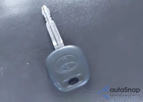 2012 Toyota Sienna Le V6 8 Passenger z USA, uszkodzony, nr VIN 5TDKK3DC1CS261146